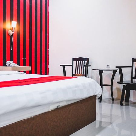 Reddoorz Plus Near Mall Panakukang Makassar Exterior foto