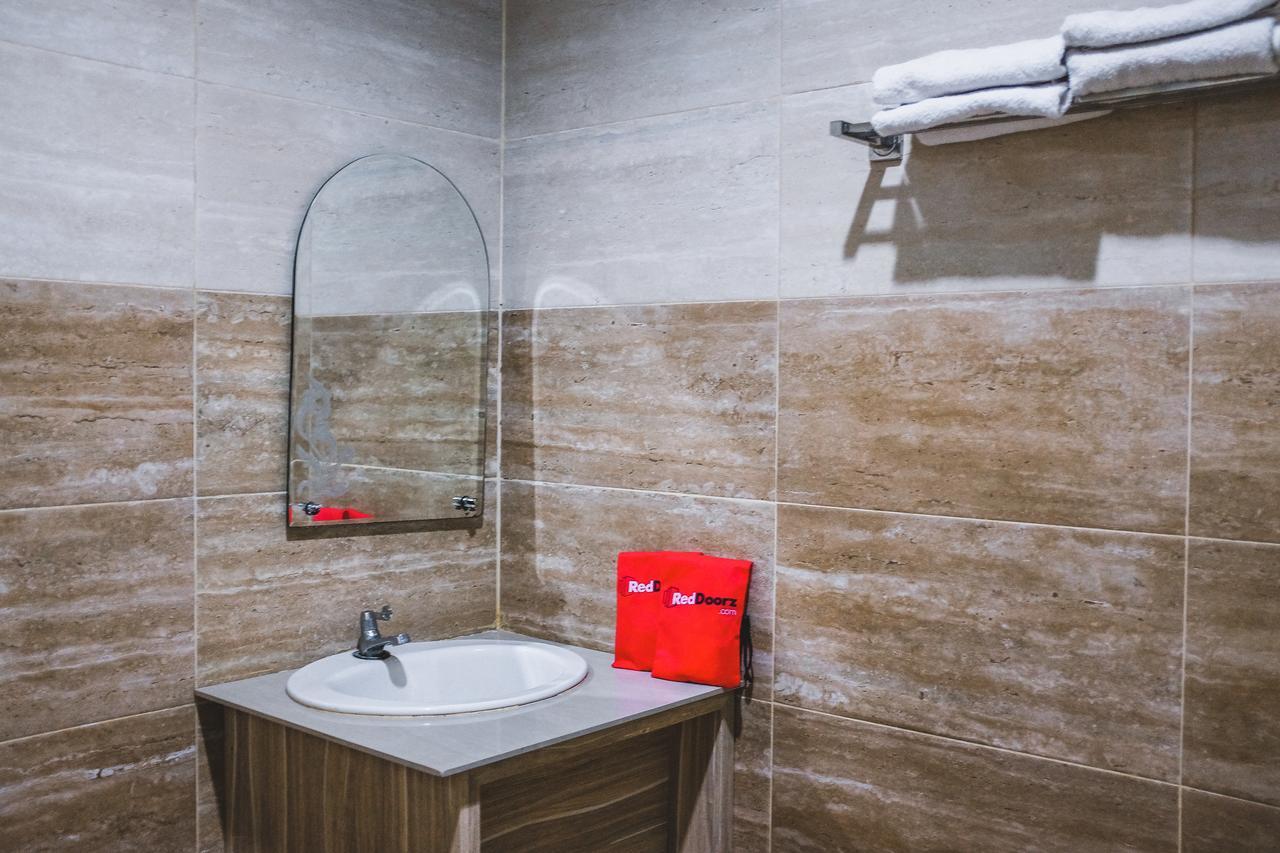 Reddoorz Plus Near Mall Panakukang Makassar Exterior foto